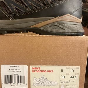 Men’s hedgehog hike north face size 11 - brand new- never worn- brown